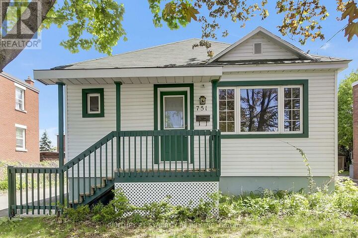 Property Photo:  751 Rue De L,Eglise Street  ON K1K 3K5 