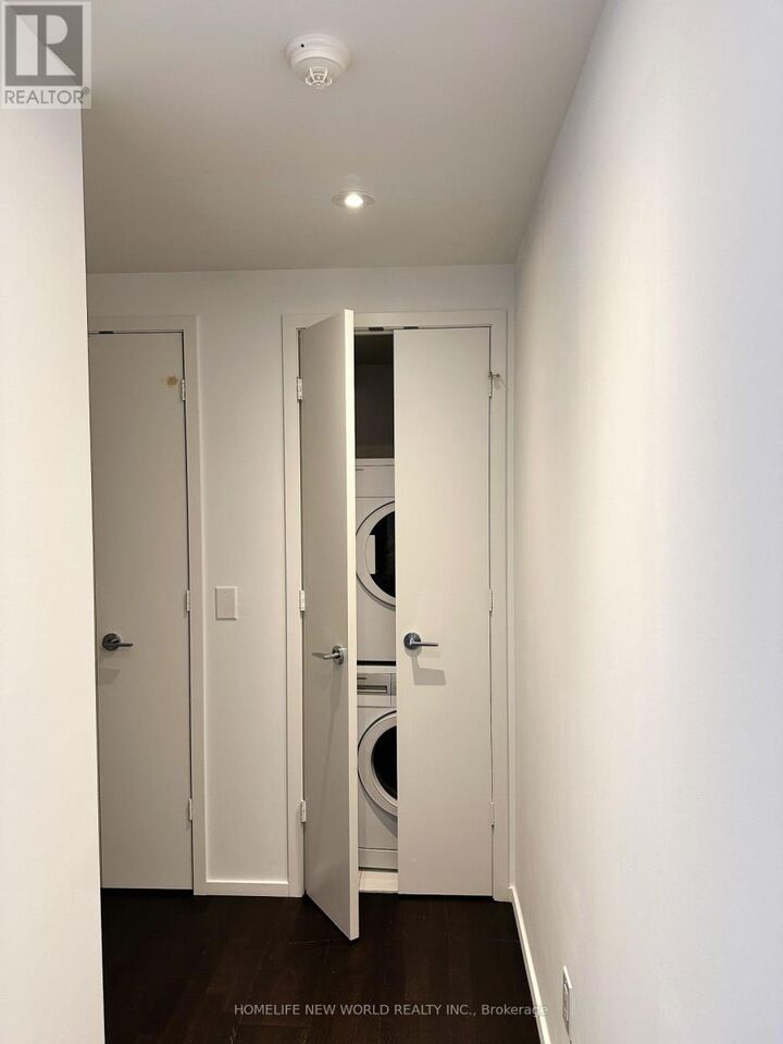 Property Photo:  101 Charles Street East 1306  ON M4Y 0A9 