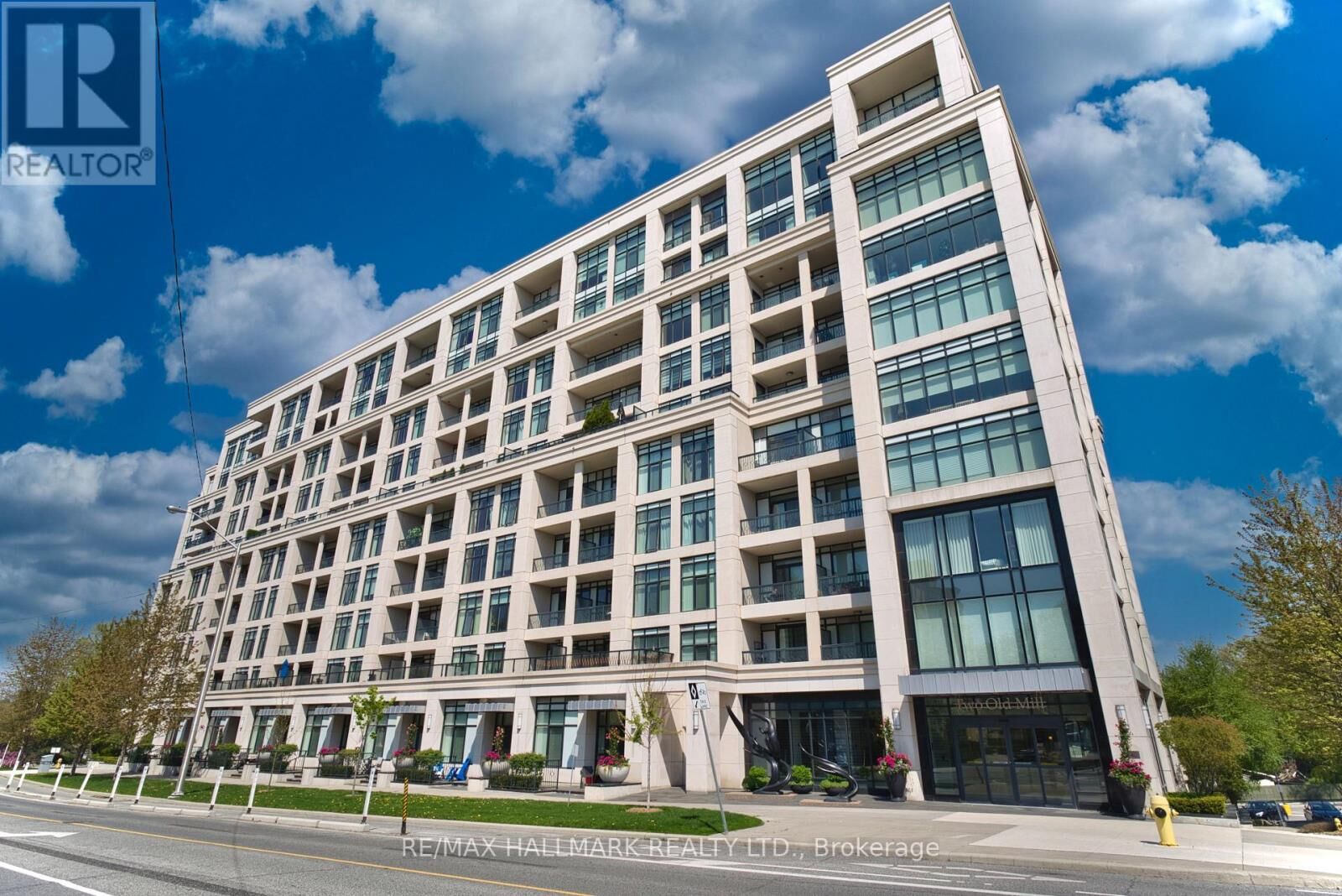 Property Photo:  2 Old Mill Drive 316  ON M6S 0A2 