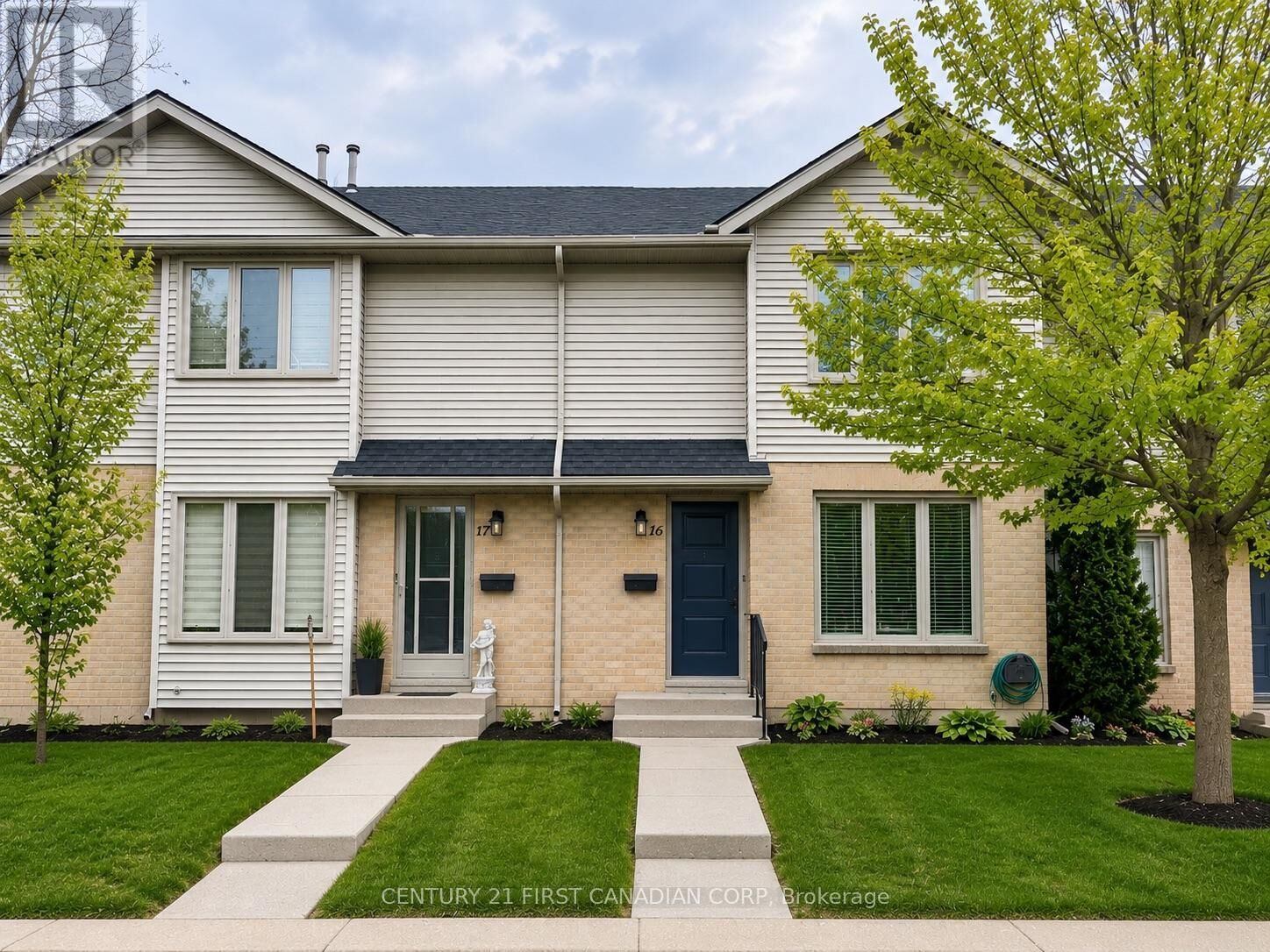 Property Photo:  925 Lawson Road 16  ON N6G 4G2 