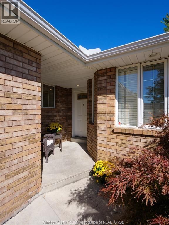 Property Photo:  1592 Blue Heron Drive  ON N8P 1L6 