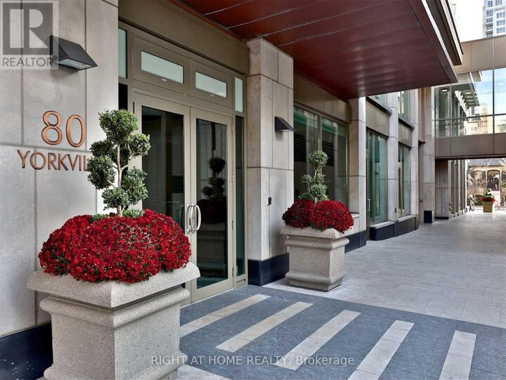 Property Photo:  80 Yorkville Avenue Northeast 1402  ON M5R 2C2 