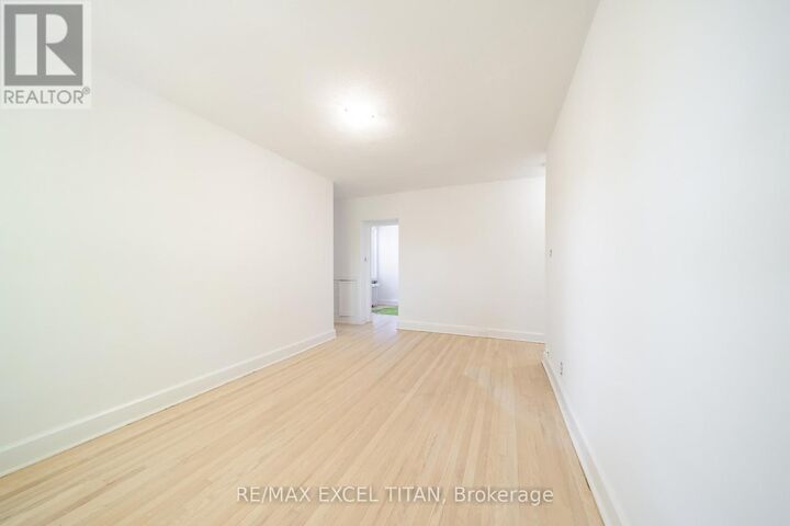 Property Photo:  1 Mallory Gardens 31  ON M4V 2A6 