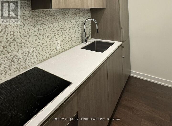Property Photo:  1 Yorkville Avenue 3308  ON M4W 0B1 