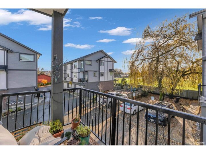 Property Photo: 17528 60 Avenue 1 BC V3S 1T8