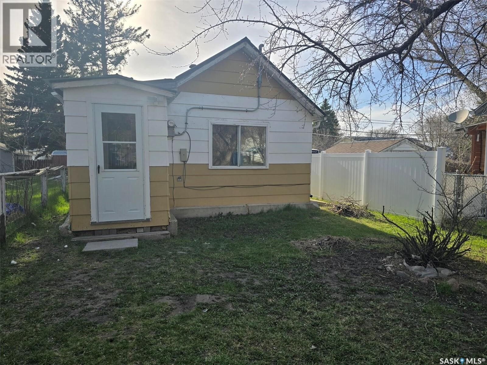 Property Photo:  814 Southesk Street  SK S0G 5C0 