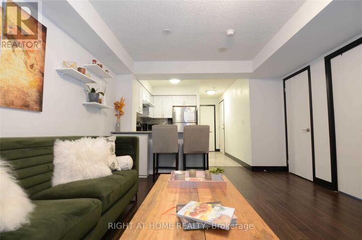 Property Photo: 812 Lansdowne Avenue 1016 ON M6H 4K5
