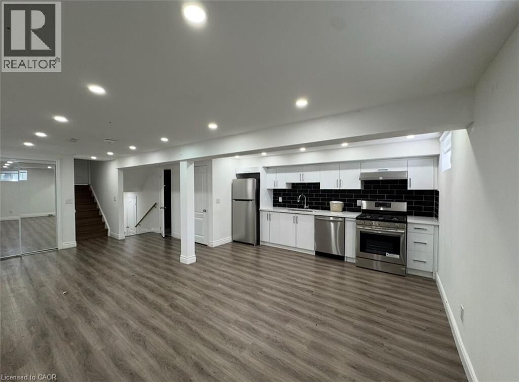 Property Photo: 28 Timberlane Crescent Lower ON N2N 1S9