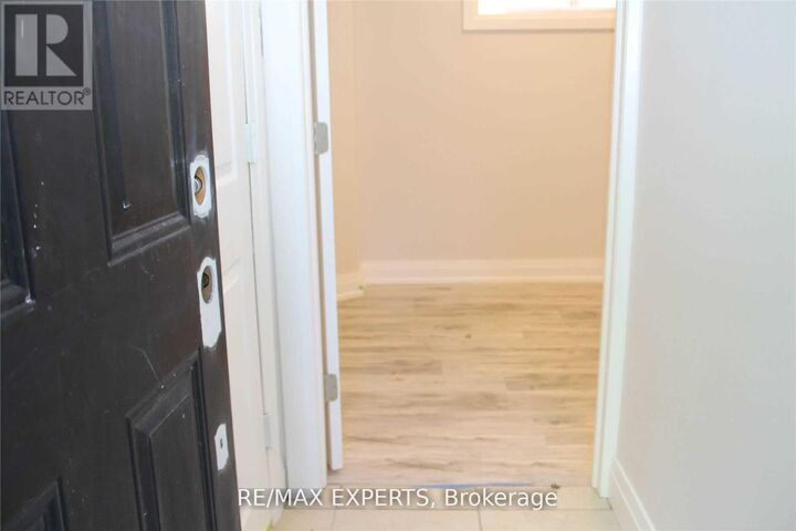 Property Photo:  599 Glencairn Avenue Bsmt  ON M6B 1Z6 