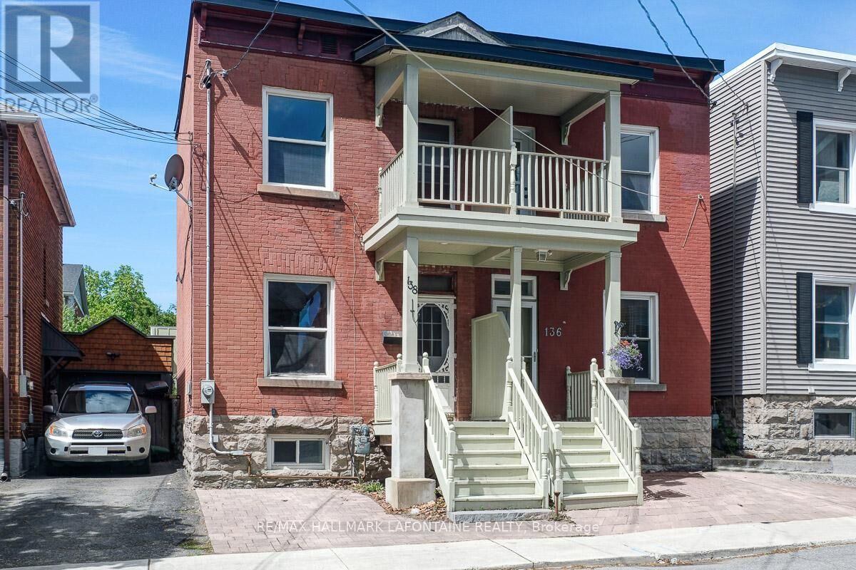 Property Photo:  138 Concord Street South  ON K1S 0Z4 