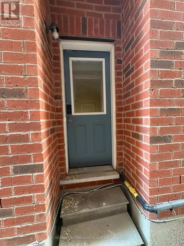 Property Photo:  36 Kimborough Hollow Lower  ON L6Y 0Z1 