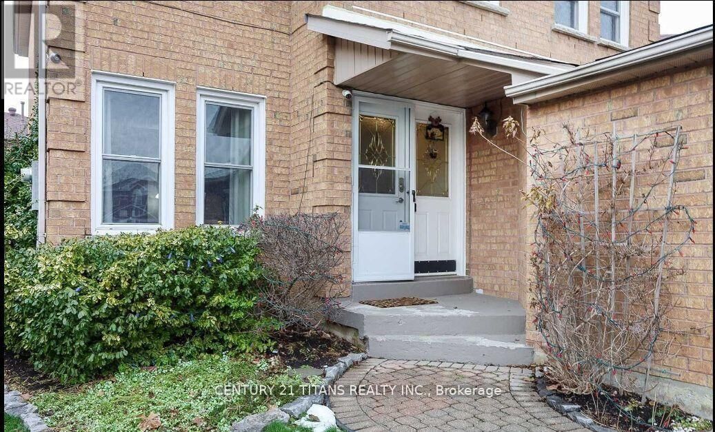 Property Photo:  112 Fernbank Place  ON L1R 1T2 
