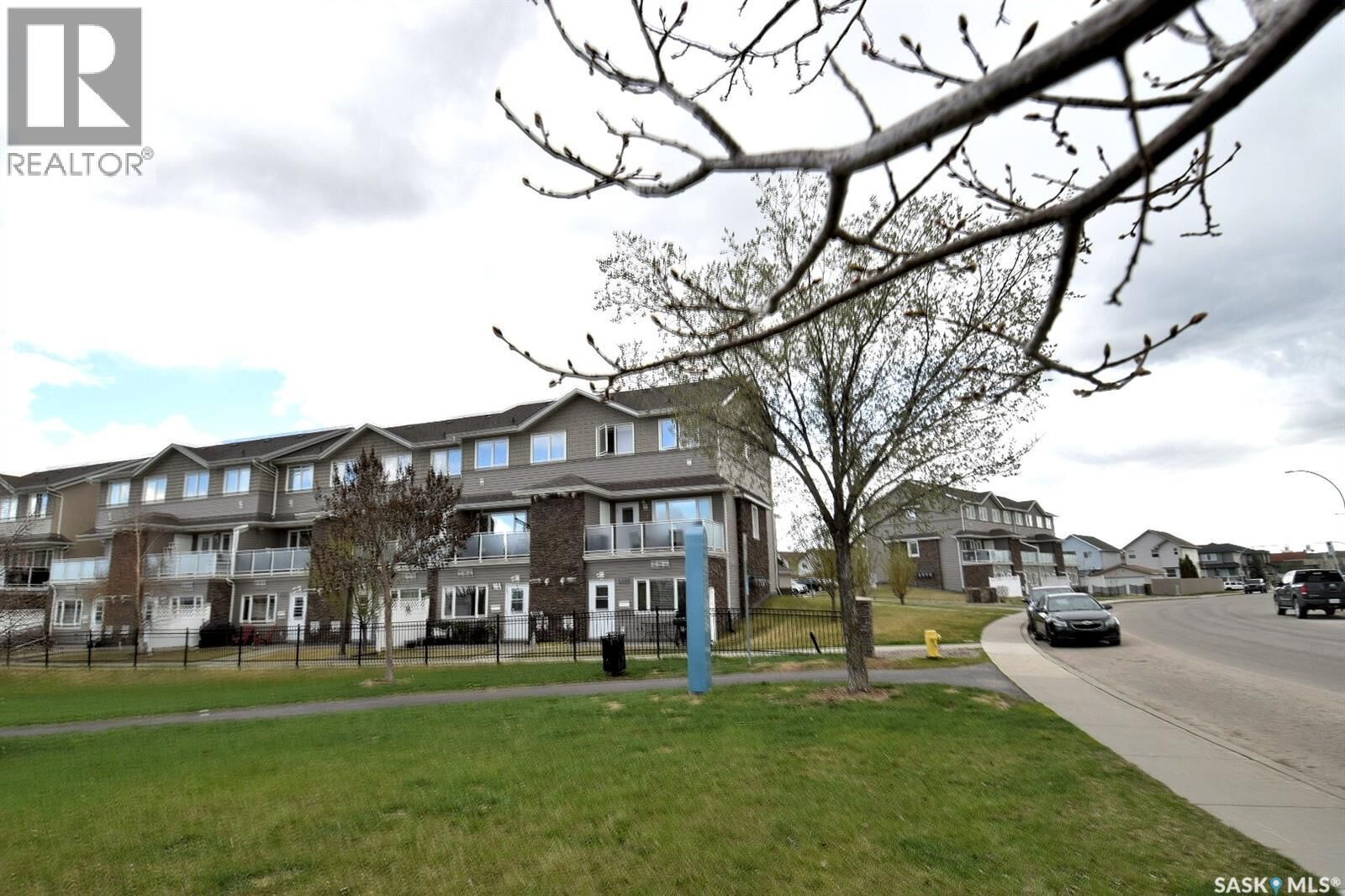 Property Photo:  102 1022 Hampton Circle  SK S7R 0K3 