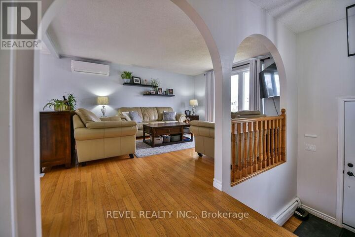 Property Photo:  634 Tamarack Street  ON P4N 7W3 