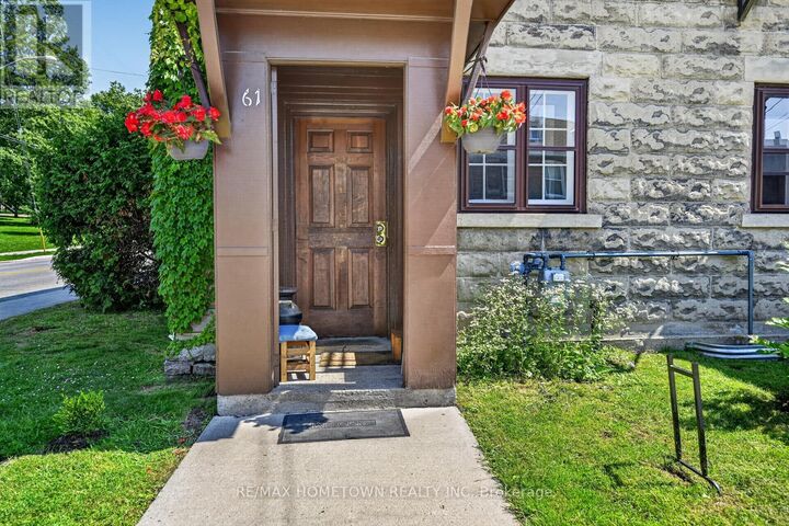 Property Photo:  61 Pearl Street East  ON K6V 1P6 