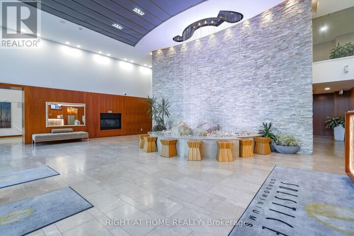 Property Photo:  225 Webb Drive 2308  ON L5B 4P2 