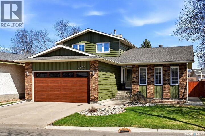 Property Photo: 2947 More Crescent E SK S4V 0T6