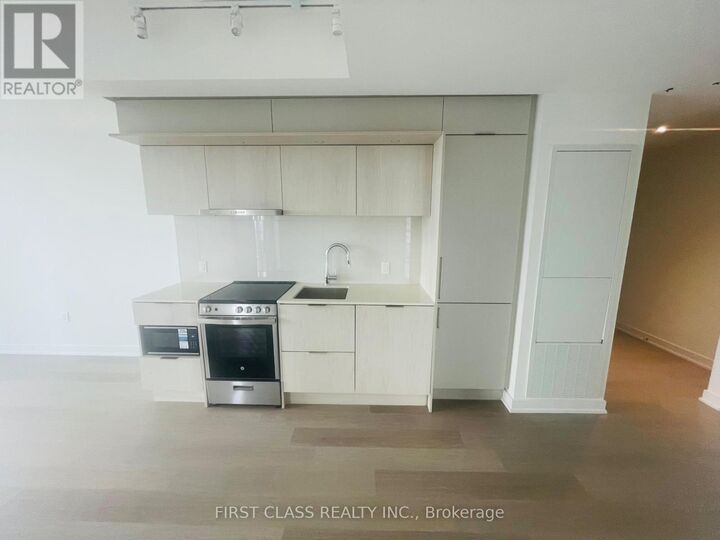 Property Photo:  448 Burnhamthorpe Road West 2608  ON L5B 0M3 