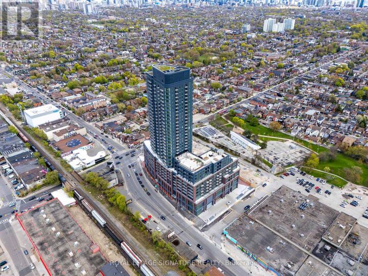 Property Photo:  1185 Dupont Street 1601  ON M6H 0G5 