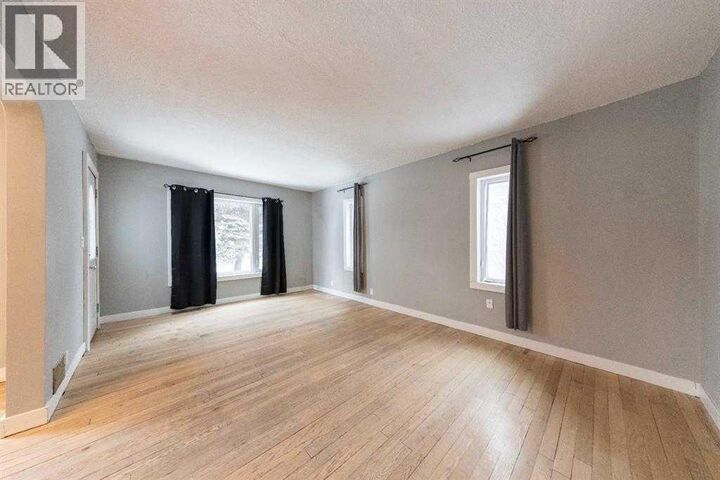 Property Photo:  5223 50 Street  AB T9V 0M4 