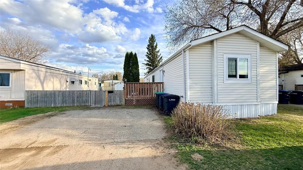 Property Photo: 603 Jordana Lane MB R7C 0A5