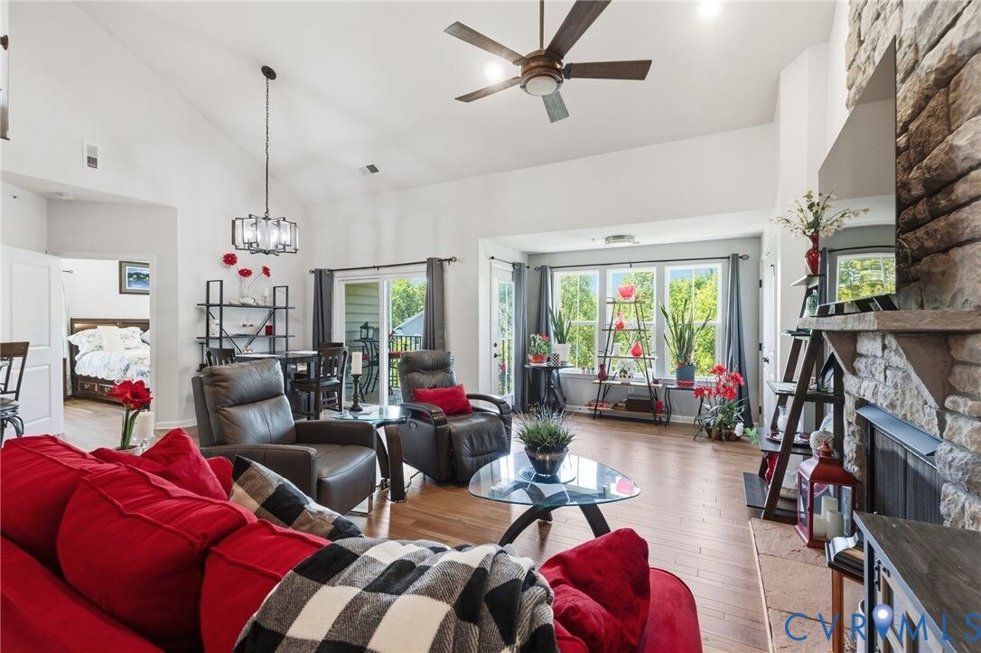Property Photo:  1040 Westwood Village Way 402  VA 23114 