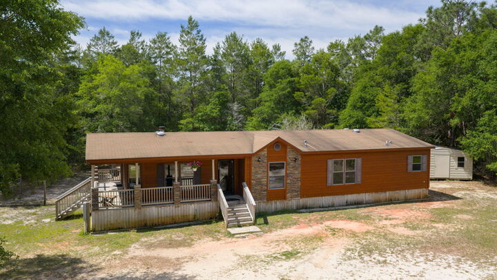 Property Photo: 5561 Highway 393 FL 32539