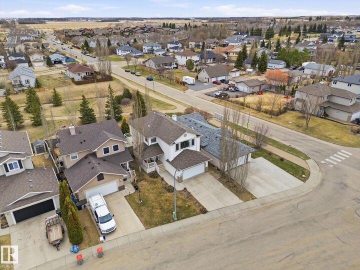 Property Photo:  33 Grayridge Crescent  AB T7Z 2Z3 