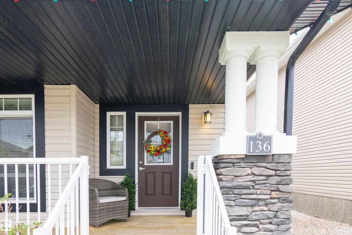 Property Photo:  136 Cy Becker Boulevard NW  AB T5Y 0Y2 