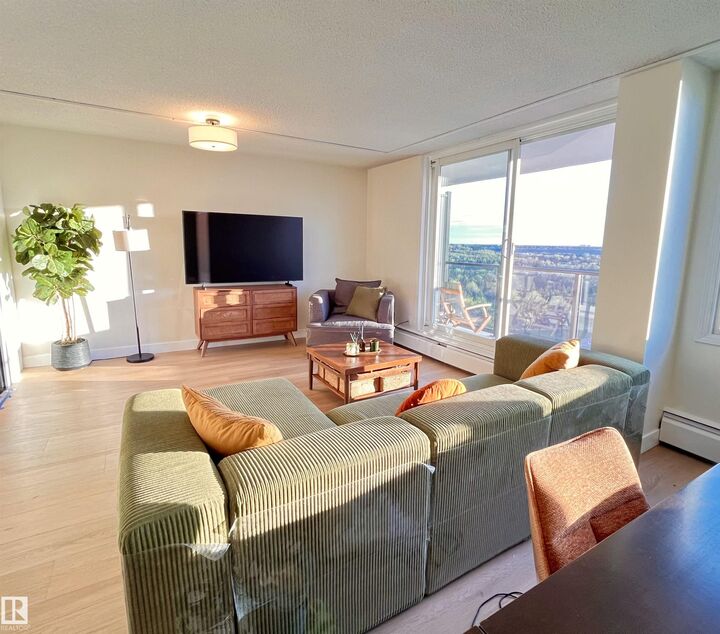 Property Photo:  10011 116 Street NW 807  AB T5K 1V4 