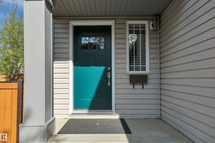 Property Photo: 14 Newport Crescent AB T8N 7C4