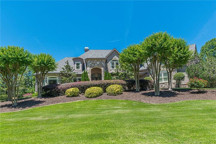 Property Photo: 730 Glenairy Drive GA 30328