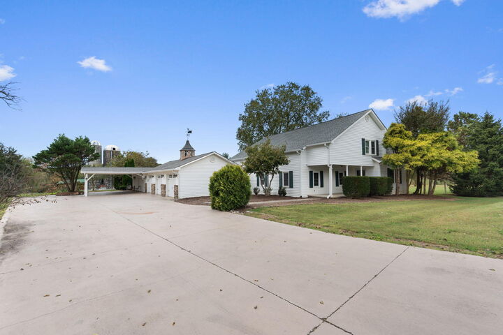 Property Photo: 852 County Road 422 TN 37329