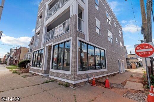 Property Photo: 862 E Jersey St 2 NJ 07201