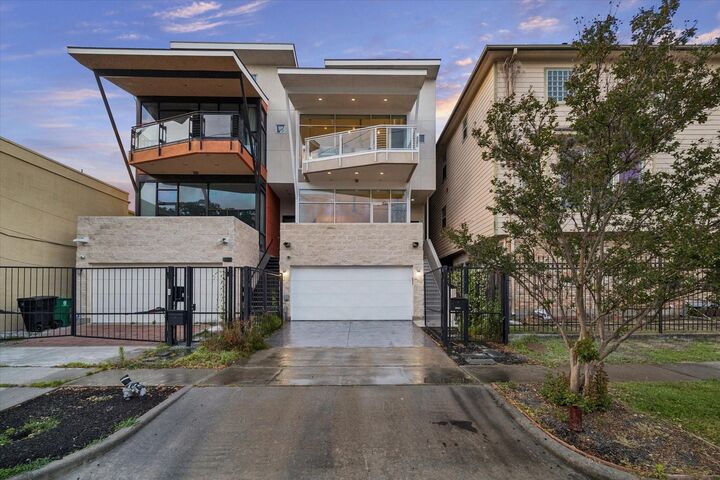 Property Photo:  1804 N Memorial Way A  TX 77007 