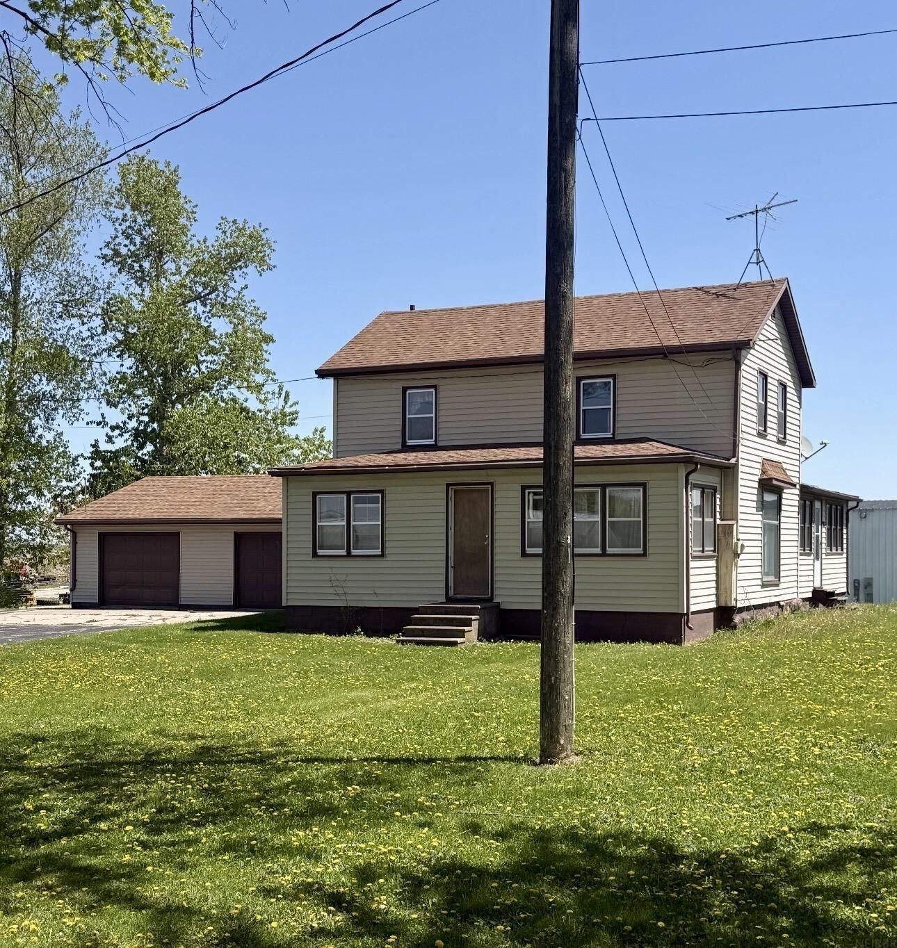 Property Photo:  402 E Union Street  IA 52042 