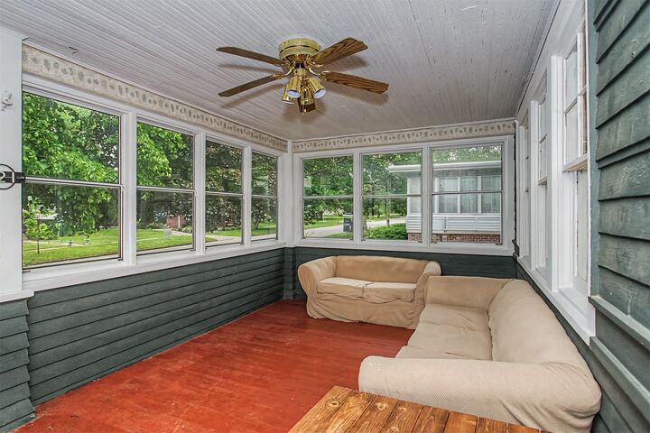 Property Photo:  521 Tama Street  IA 50036 