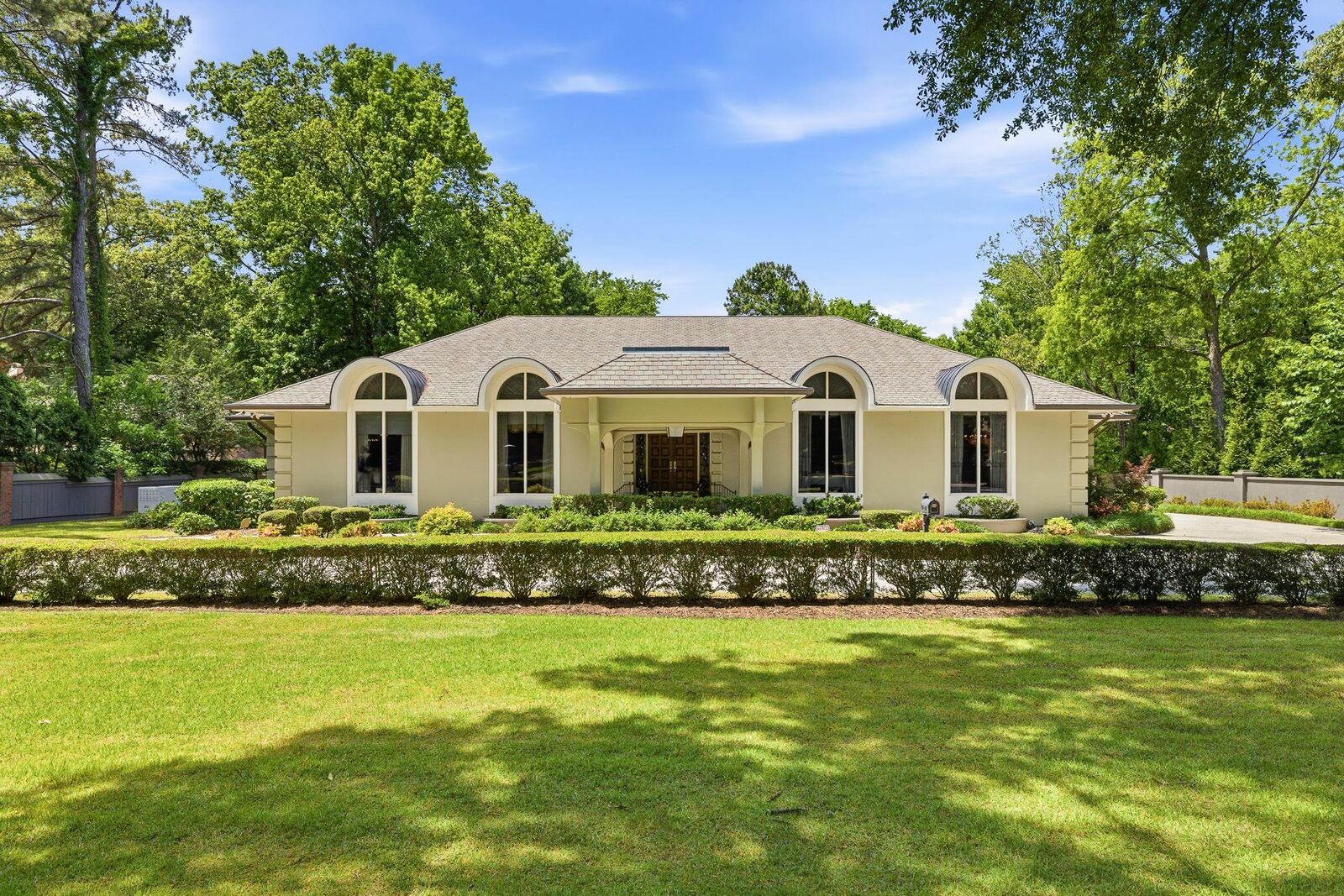Property Photo:  425 Sweetbrier Rd  TN 38120 