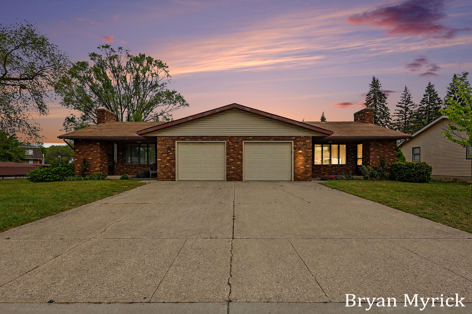 Property Photo: 475-477 W 30th Street MI 49423