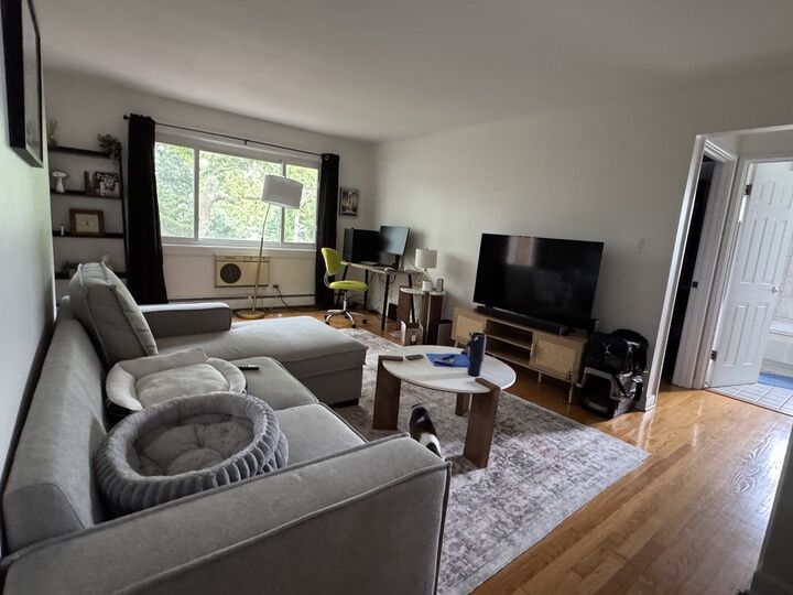 Property Photo:  