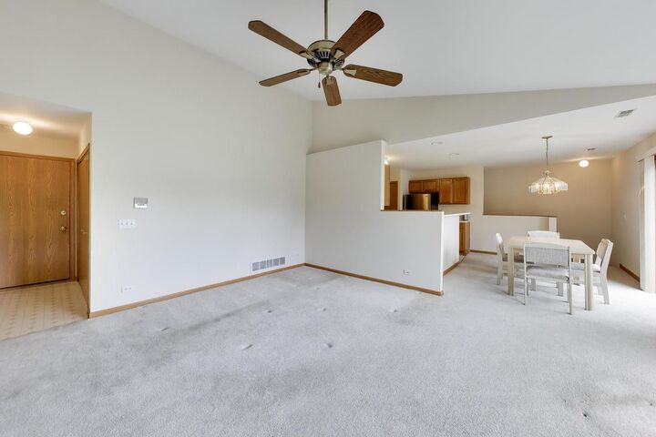 Property Photo:  365 Stonington Place 365  IL 60177 