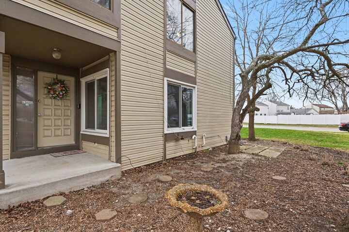 Property Photo:  554 Alton Court  IL 60188 