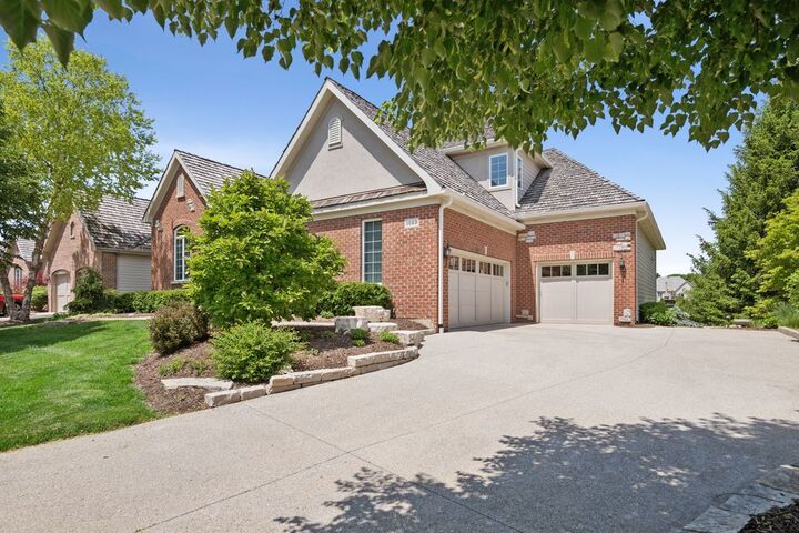 Property Photo: 1029 Ridgeview Drive IL 60010