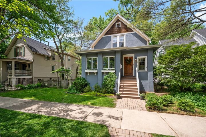 Property Photo: 219 Catalpa Place IL 60091