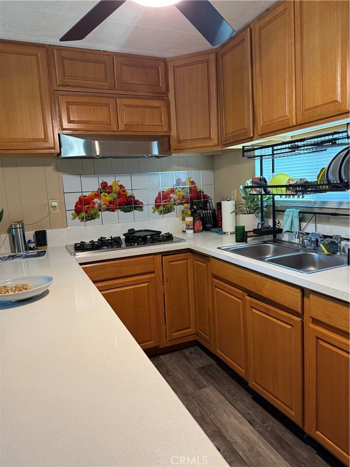 Property Photo:  