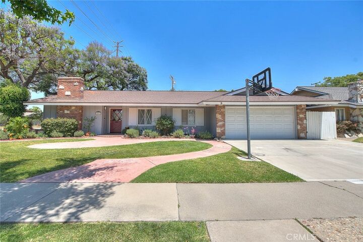 Property Photo:  1517 E 19th  CA 92705 