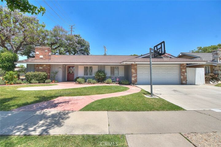 Property Photo: 1517 E 19th CA 92705