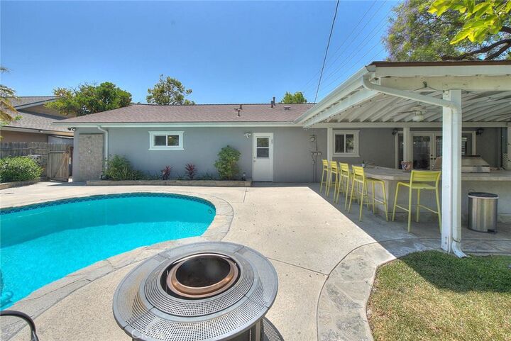 Property Photo:  1517 E 19th  CA 92705 