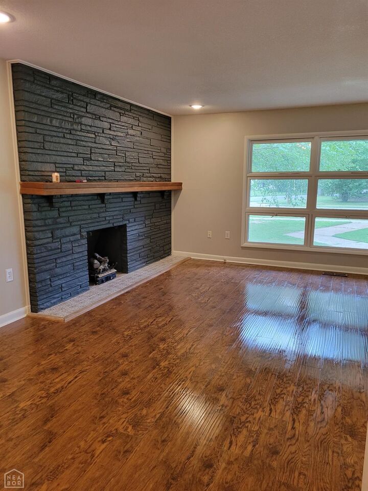 Property Photo:  633 W College Avenue  AR 72401 