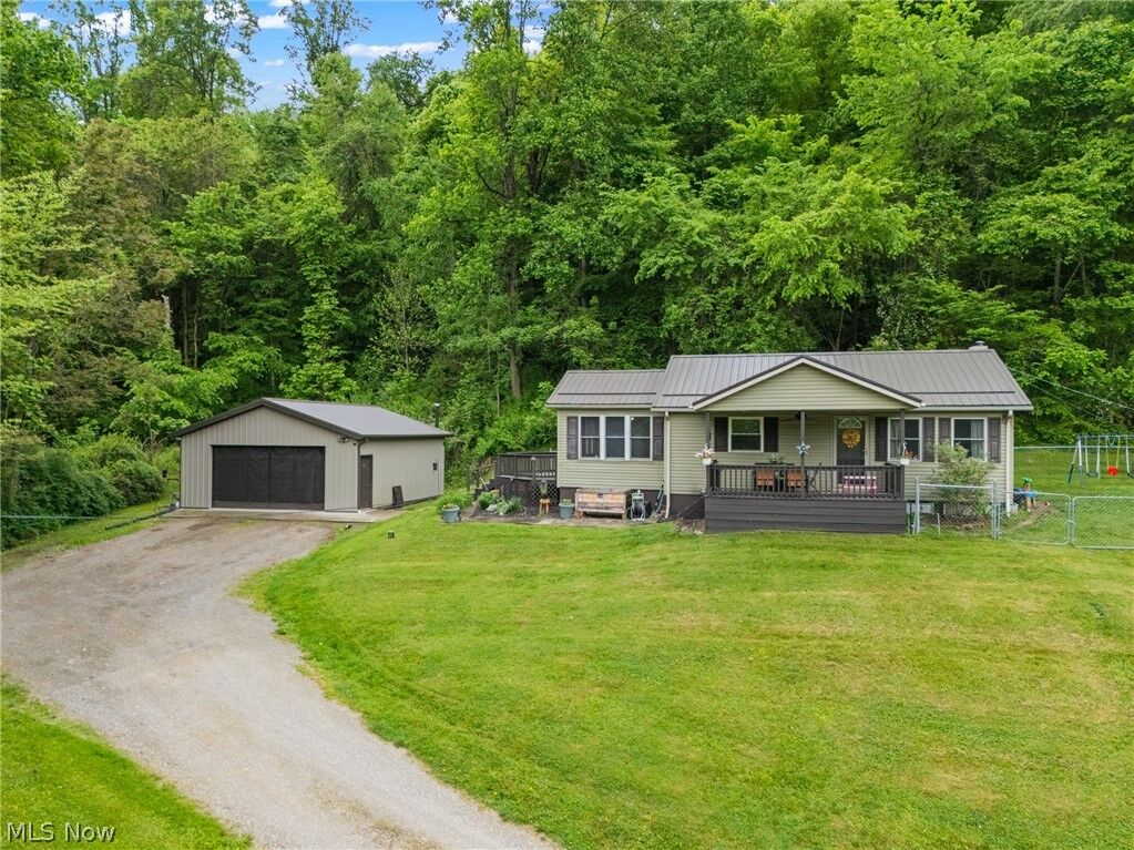 Property Photo:  6942 Mount Pleasant Road NE  OH 44656 